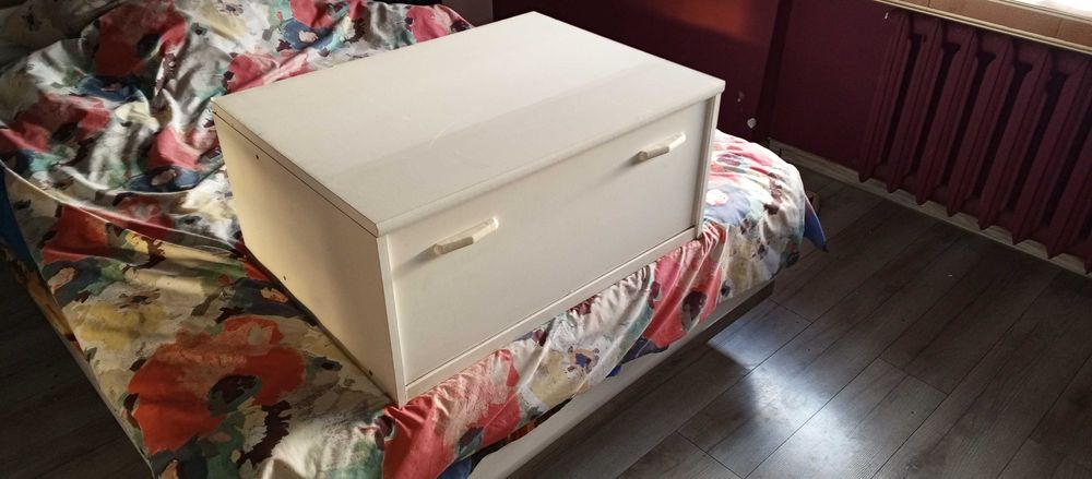 Duża głęboka biała szafka