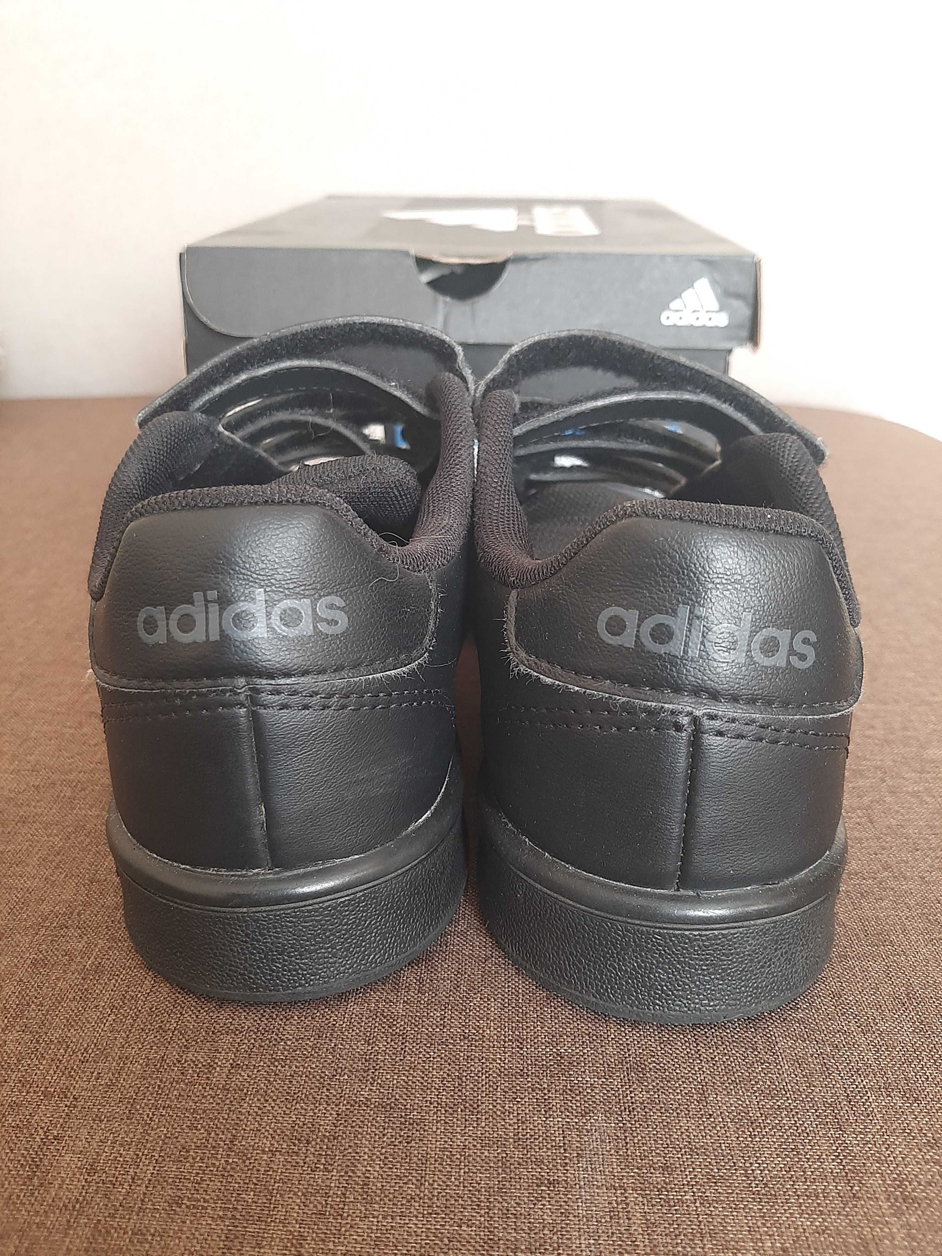 кросівки Adidas 33р