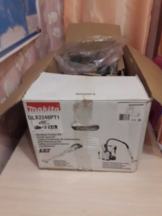 Ранцевый аккумуляторный пылесос Makita DVC260Z