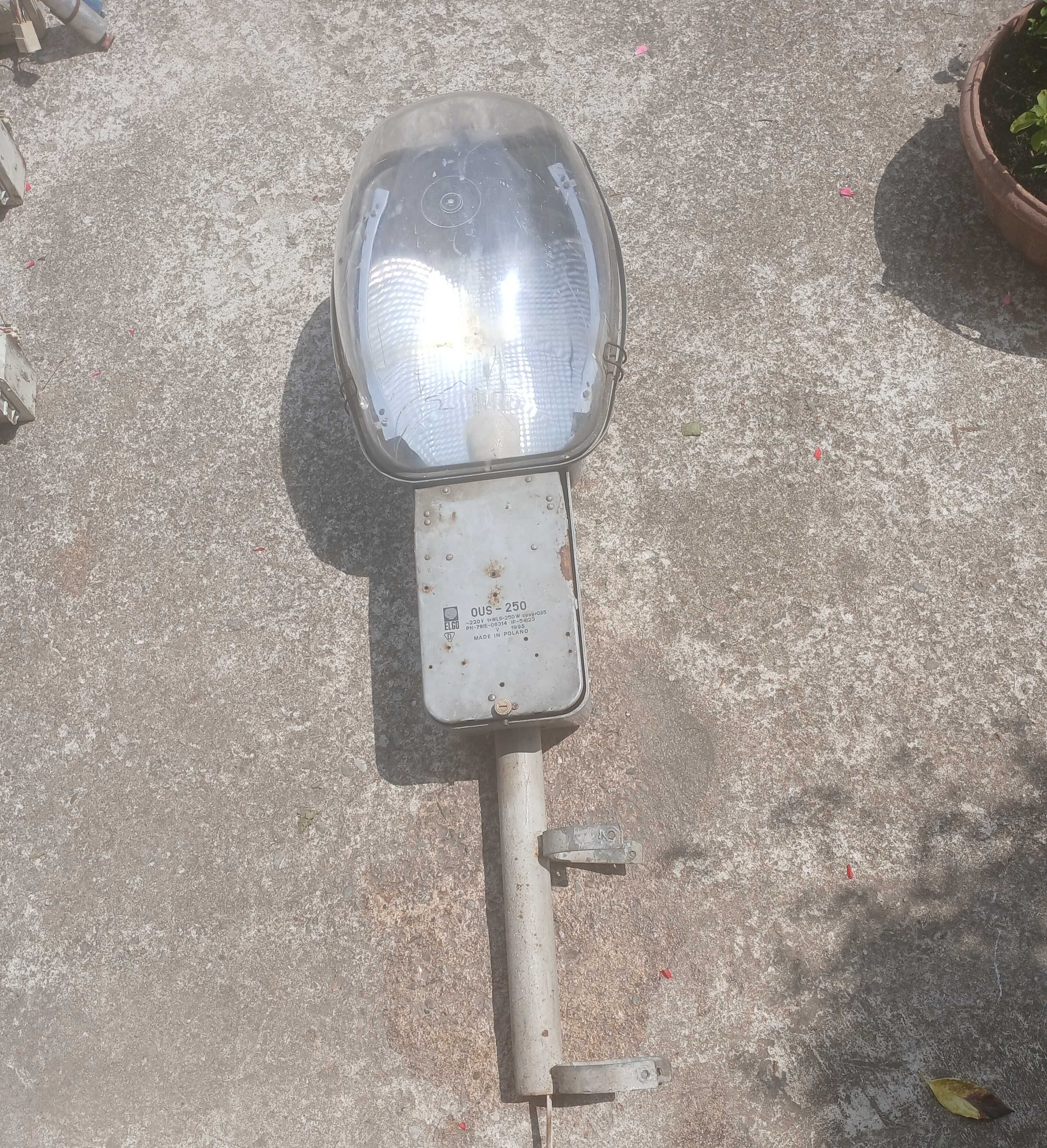 lampa oświetlenie uliczne