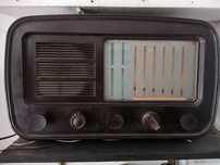 Rádio eléctrico antigo de válvulas