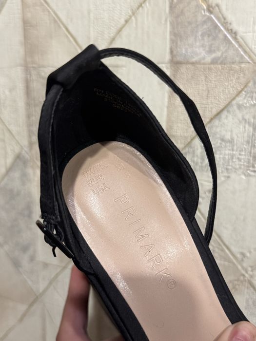 Шикарні босоніжки на платформі primark