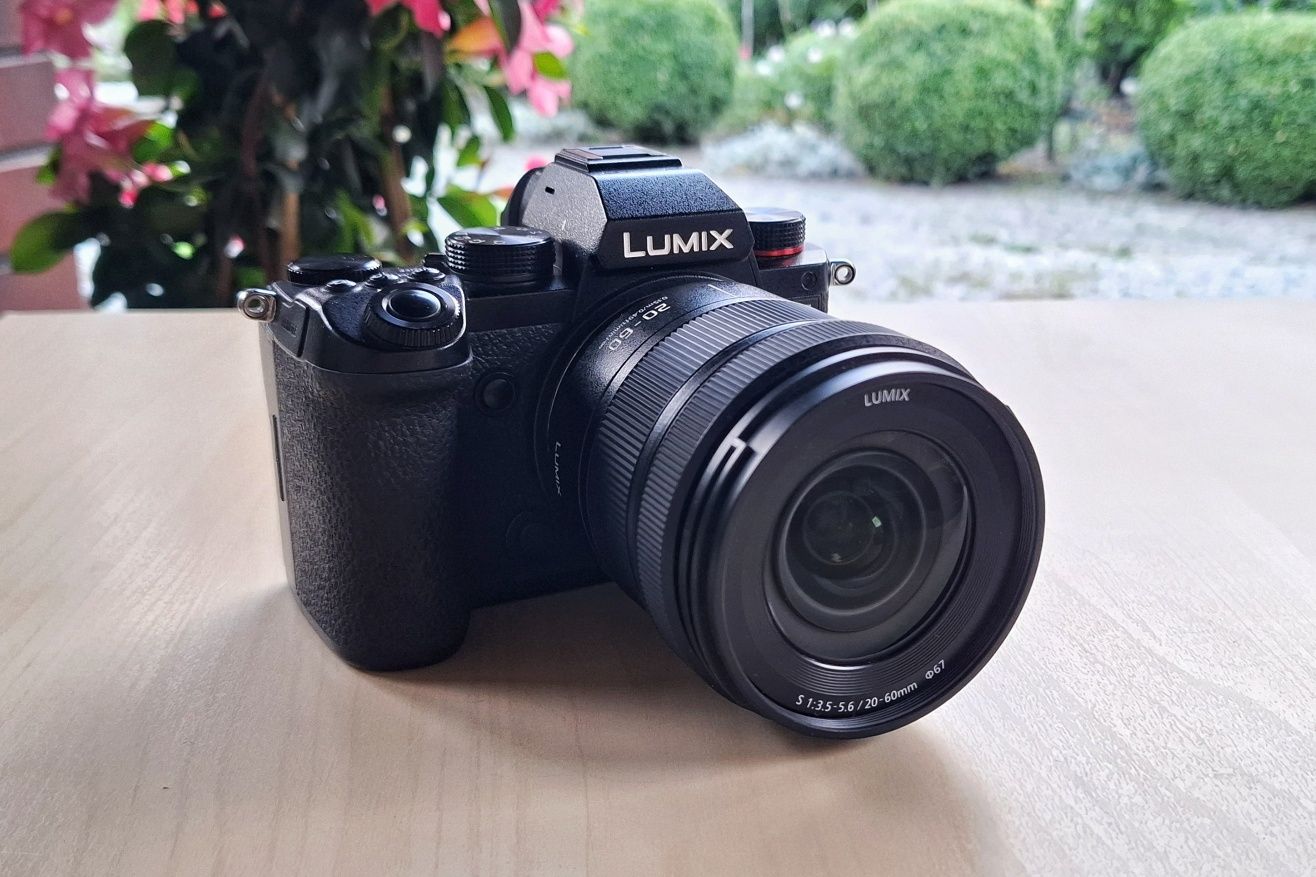 Panasonic Lumix S5 + Lumix 20-60mm f3.5-5.6