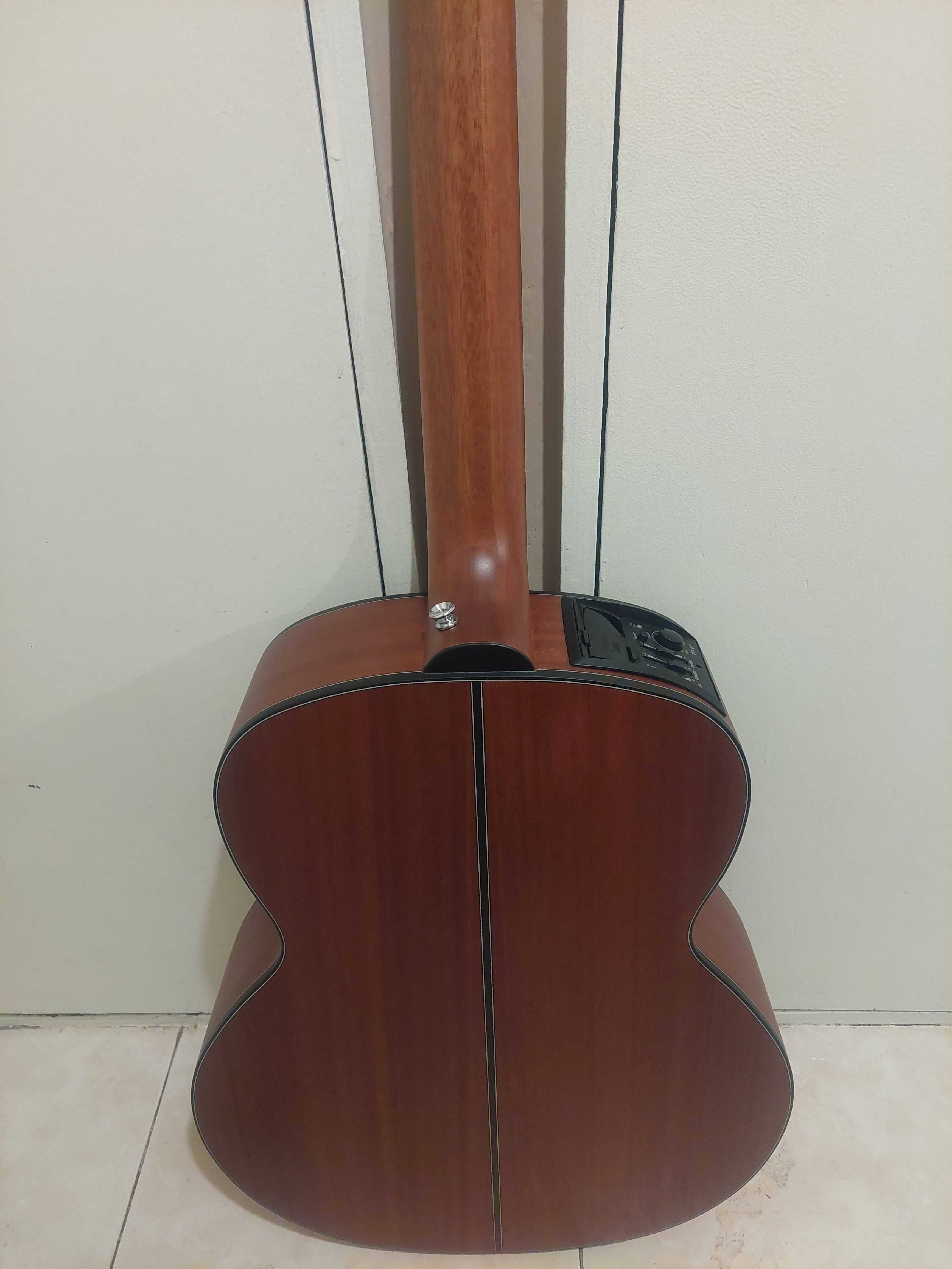 Guitarra acústica 3/4 Takamine GX11MENS