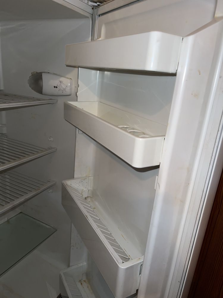 Холодильник young 140