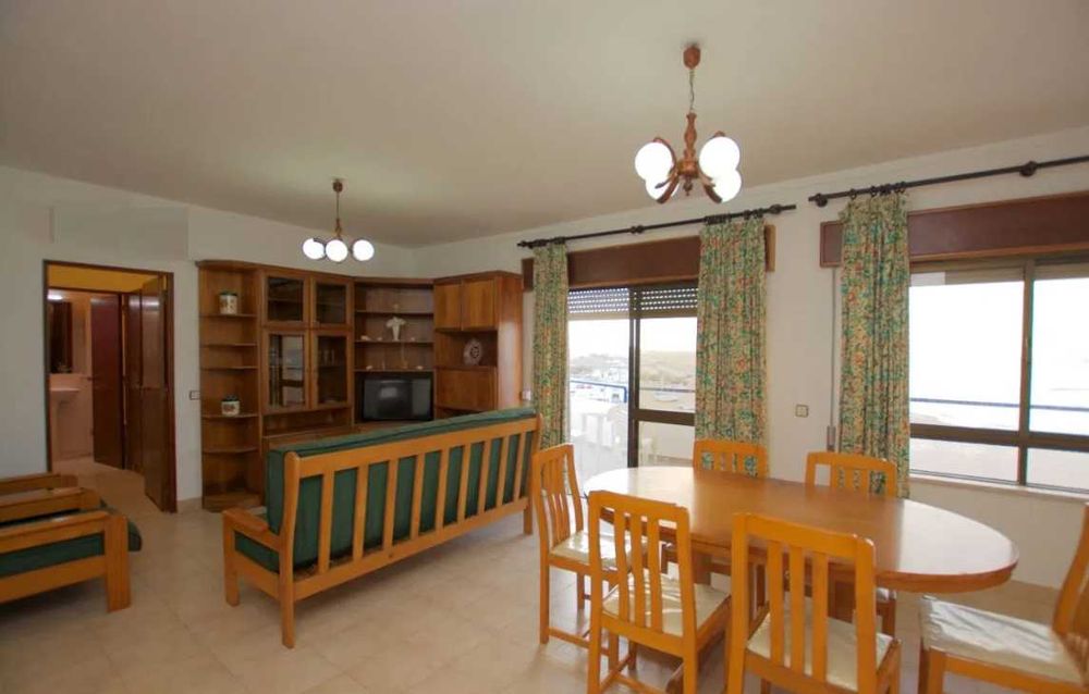 Armação de Pêra, T2 Frente á Praia dos Pescadores com Terraço Privado