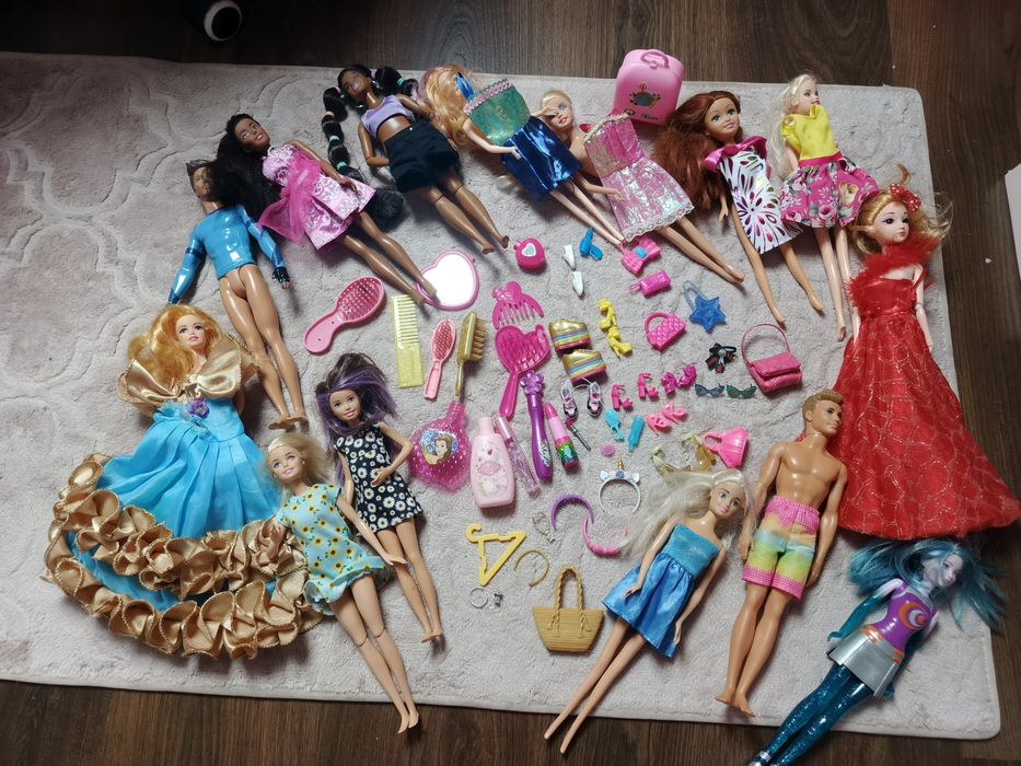 Lalki Barbie z akcesoriami