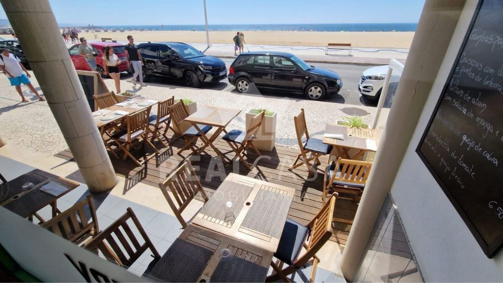 Casa de petiscos à beira mar