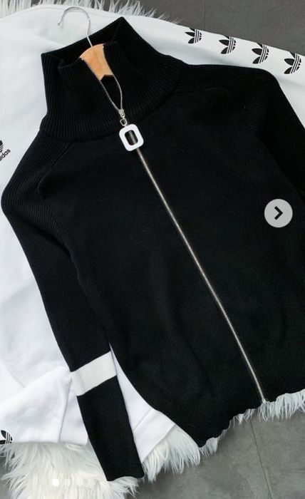 Кофта на замочку, кофтинка на дівчину