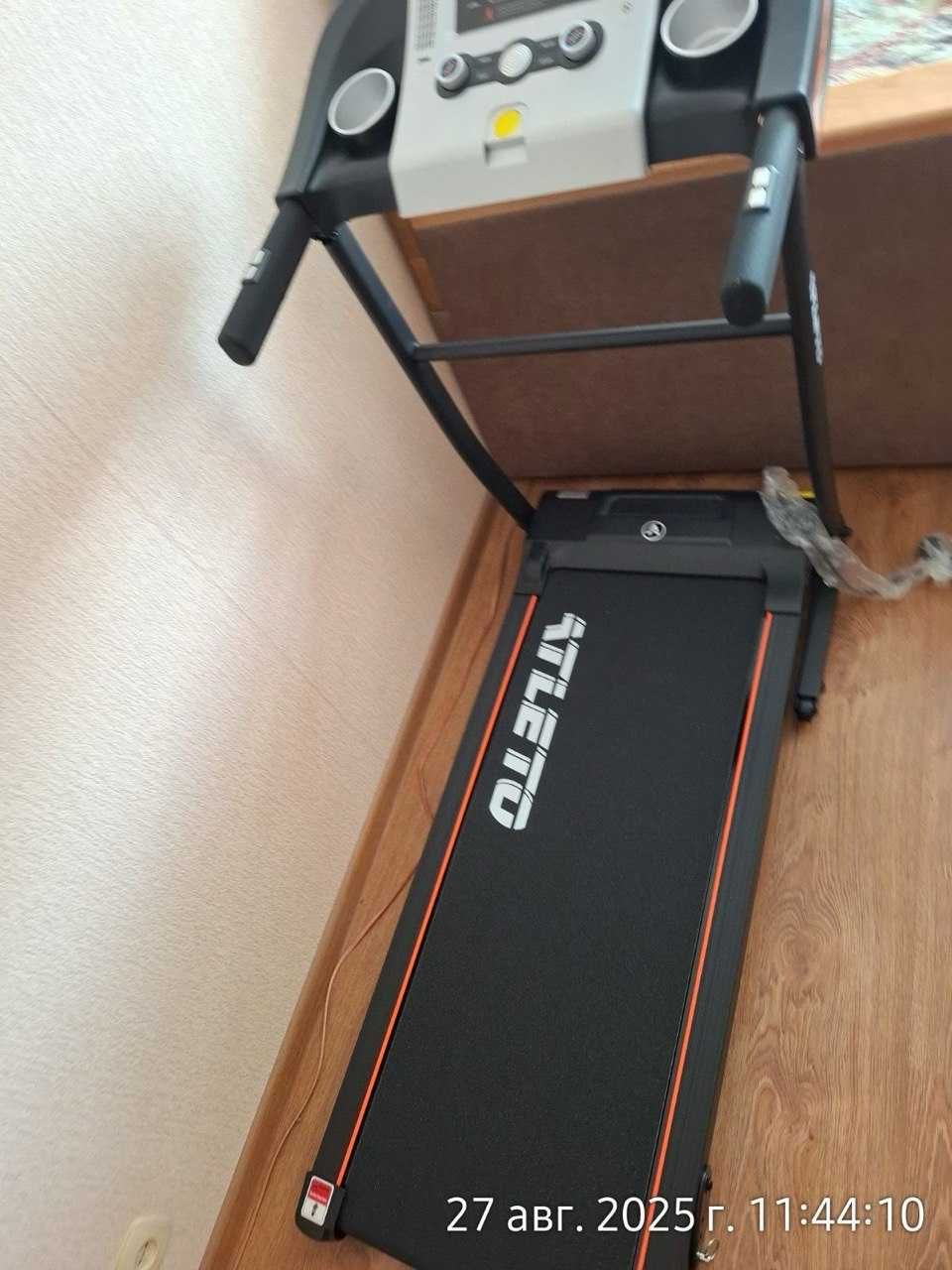 Беговая дорожка для дома / офиса / LCD / 1100w / усиленная до 140 кг.