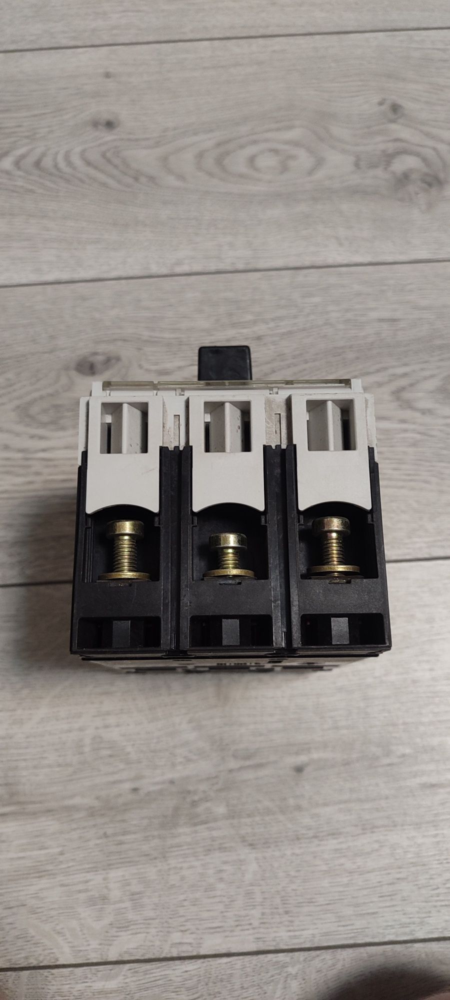 Продам втоматичний вимикачь Moeller PMC2 200A