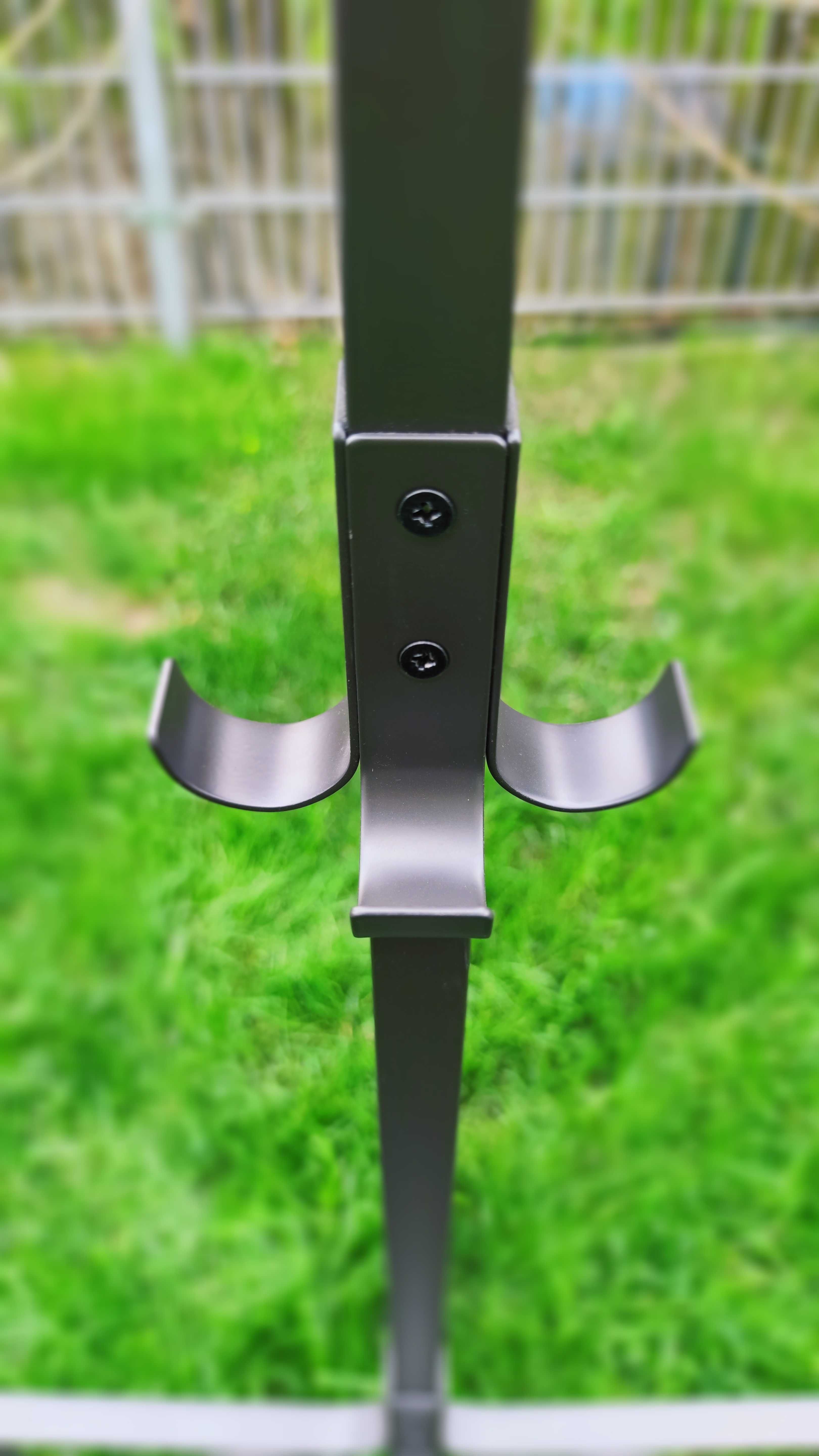 metalowy wieszak stojący