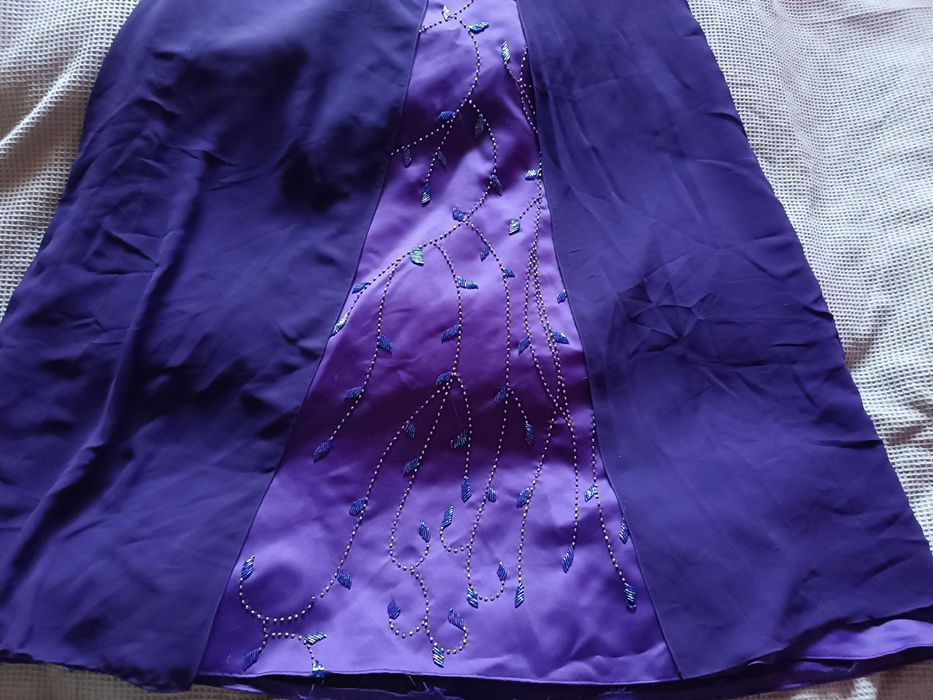 Sukienka balowa długa wyszywana