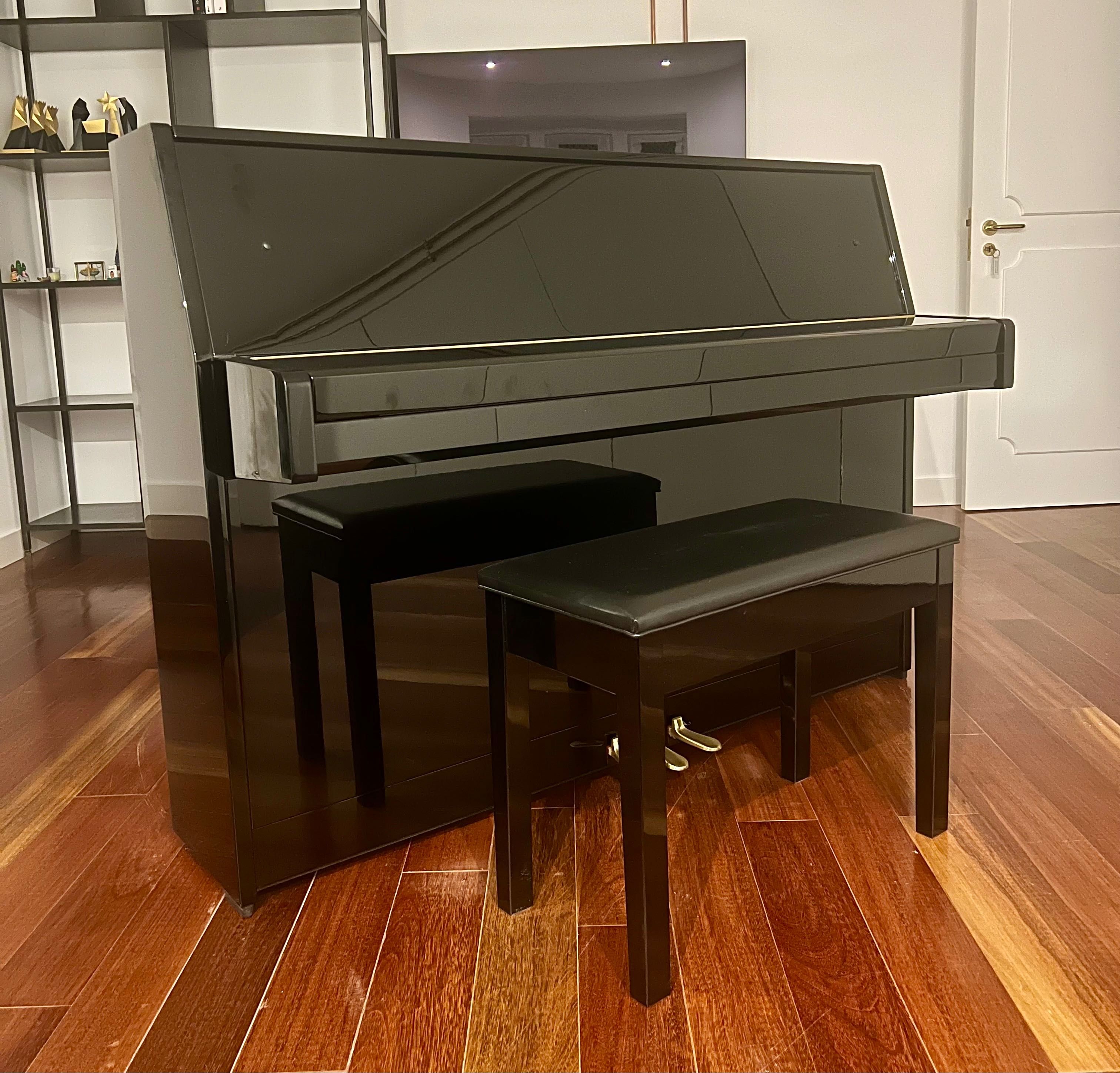 Vende-se pianoforte marca YAMAHA