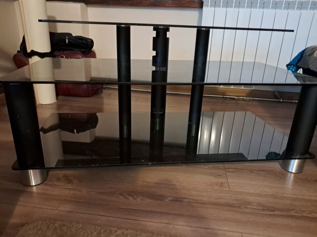 Stół szklany pod telewizor