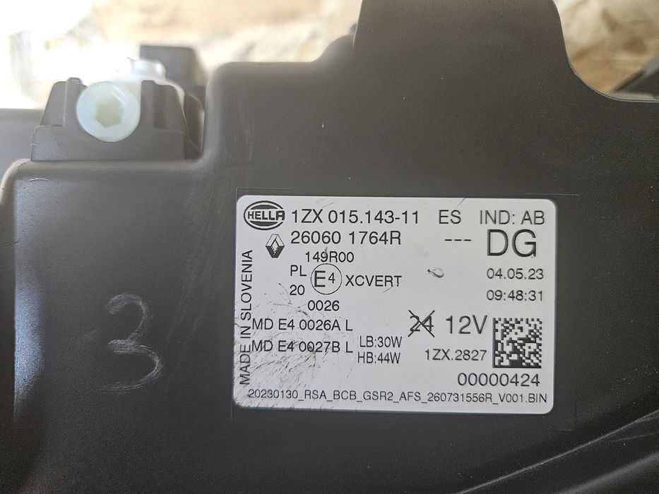 Renault Megane V 5 e-tech electric full led lewa prawa czarne komplet