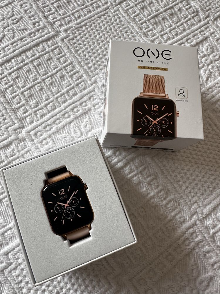 Vendo smartwatch ONE dourado