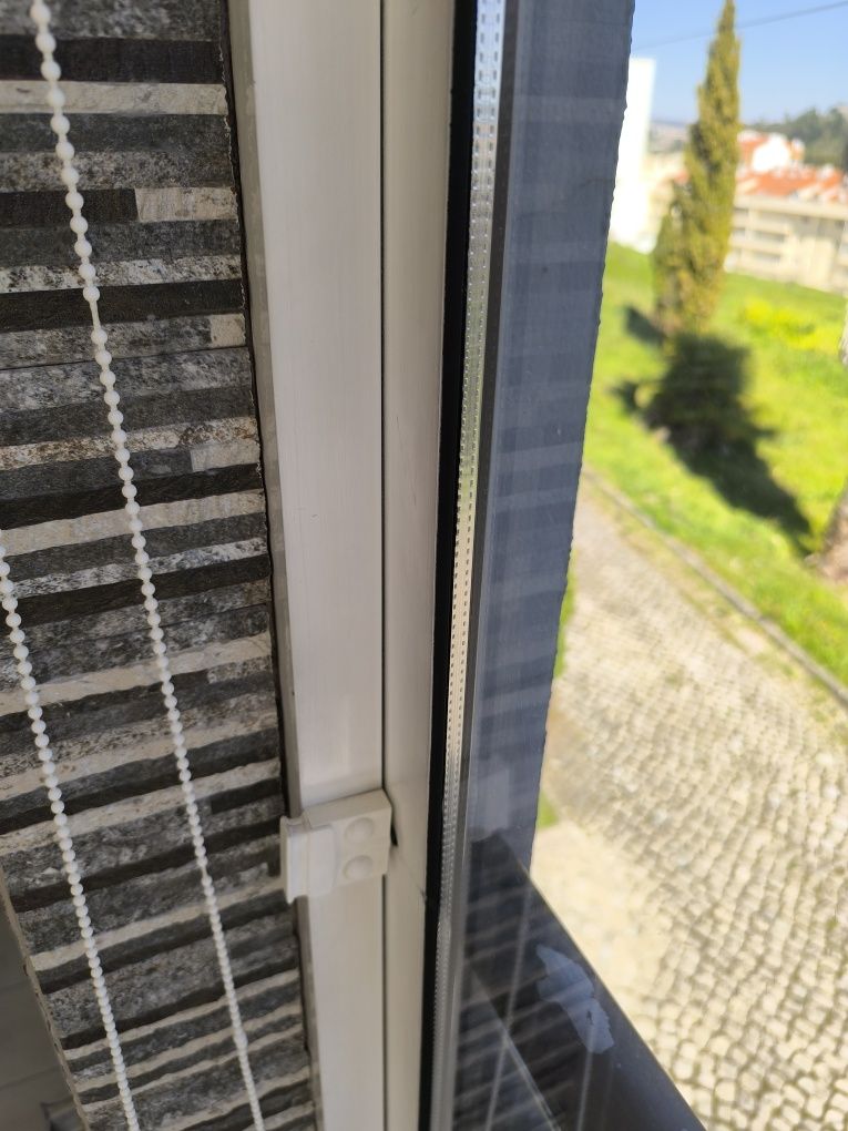 Sacada de alumínio lacado branco com vidro duplo 1840X1600