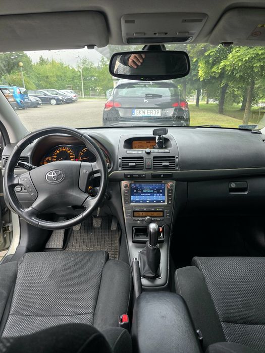 Sprzedam Toyotę Avensis t25