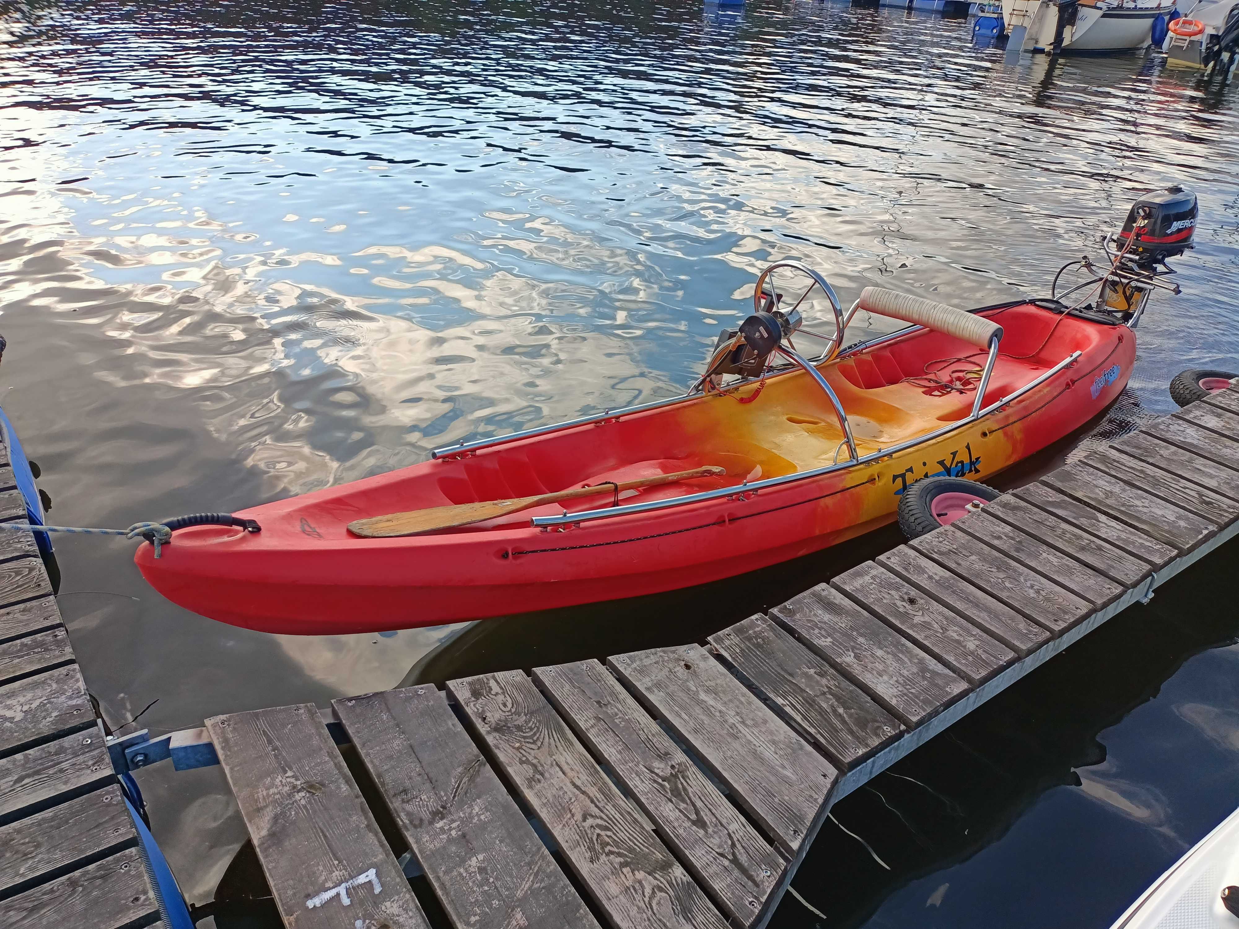 kajak z silnikiem silnik zaburtowy MERCURY nie łódź łódka jacht ponton