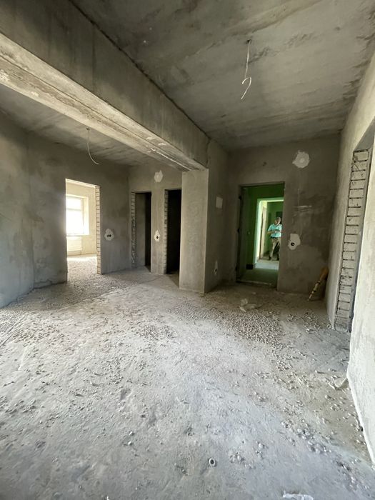 Продаю 3к .кв. новострой в центре Садовая