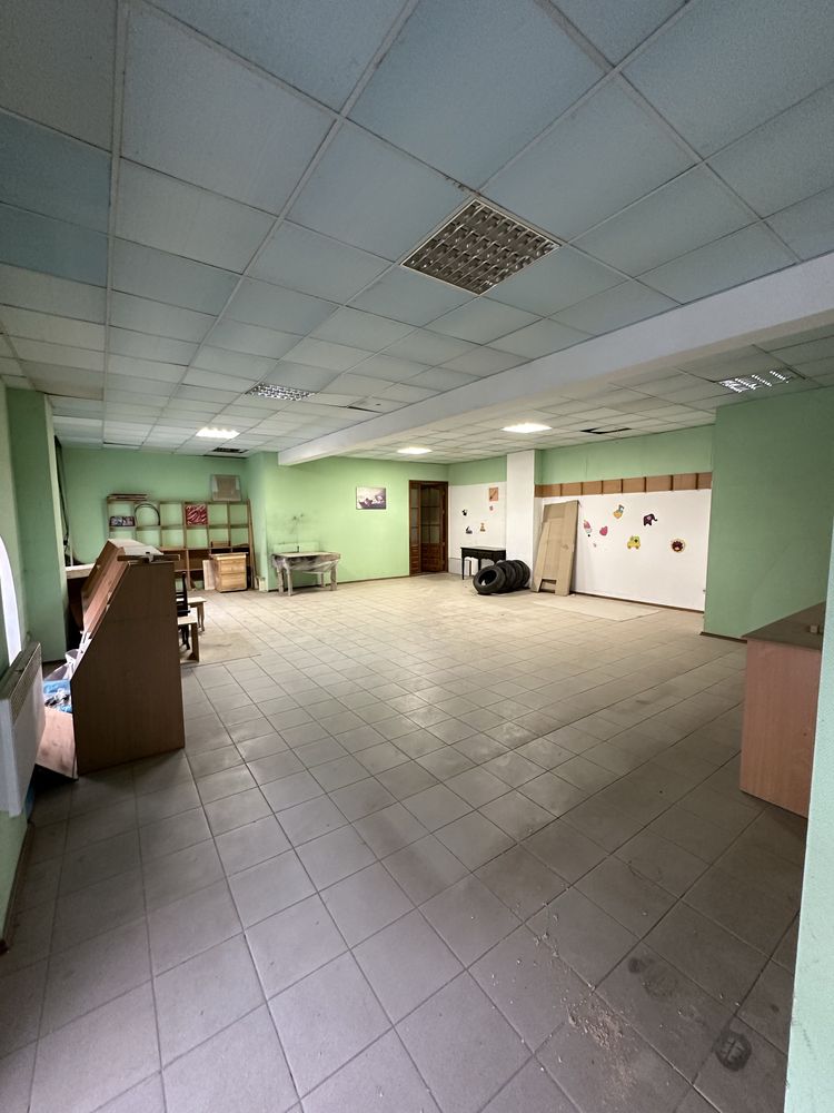 Приміщення в центрі міста вул.Соборна 2 поверхи (425 м кв)