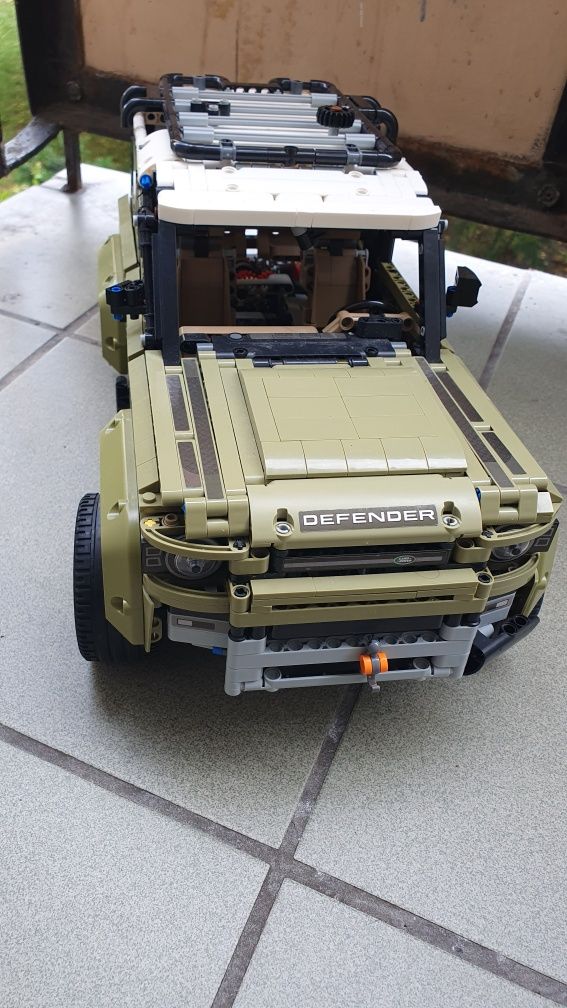 LEGO Technic 42110 Land Rover Defender.