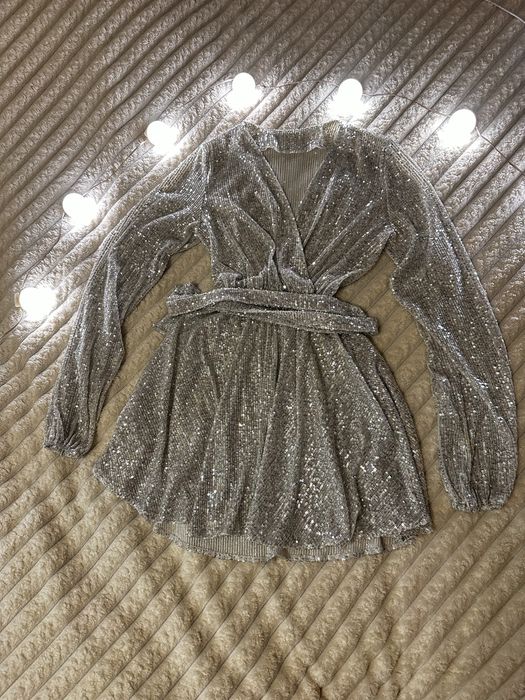 Платье нарядное продам