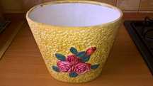 Piękna doniczka ceramiczna (wysokość: 16 cm)