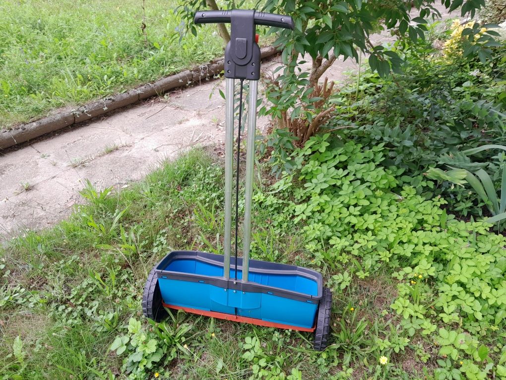 Siewnik Gardena siewnik do trawy, nawozu, soli, piasku