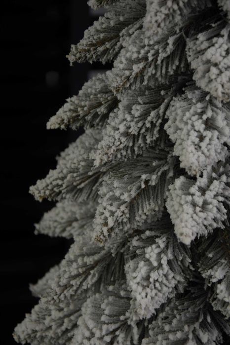 Choinka sztuczna  Świerk Zakopiański Snow Line  SLIM 160 cm