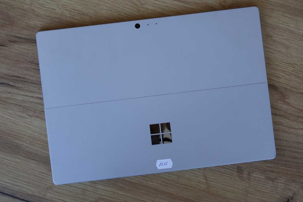 Планшет Microsoft Surface Pro 5 12.3" 1796 /I5 2.30GHz/8Gb/256Gb SSD