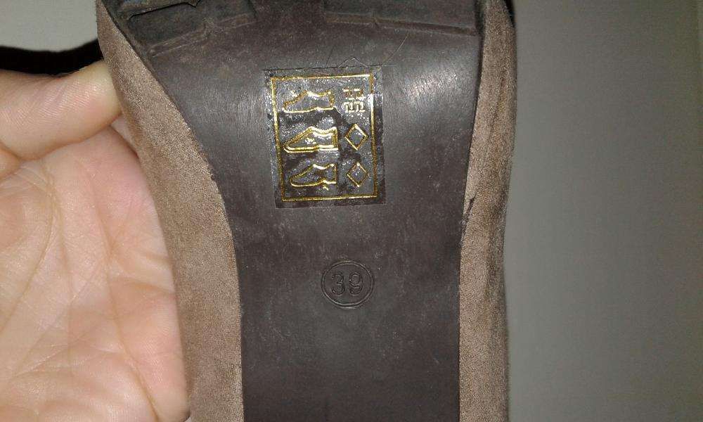 Sapatos novos bege