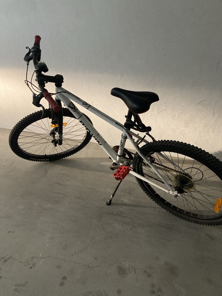 1 bicicleta de criança de 12 anos