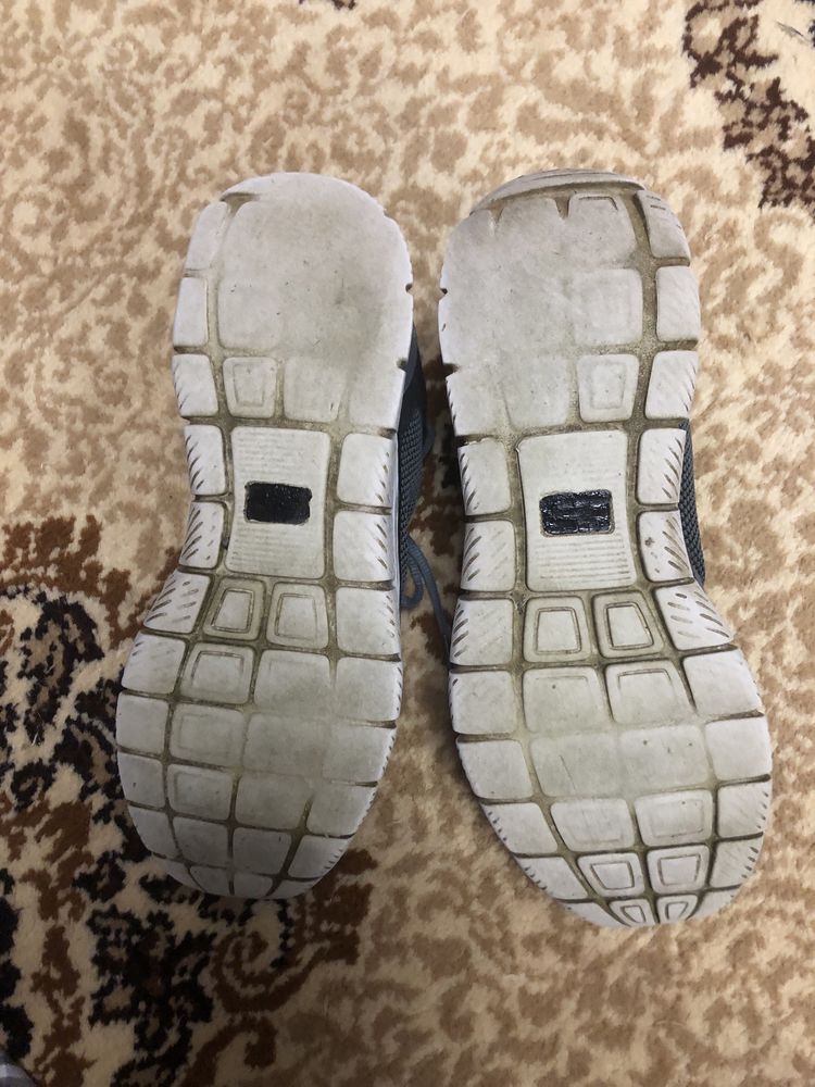 Кроссовки черные adidas р 43. Крос серые SKECHErS р 45 Крос Reebok р43