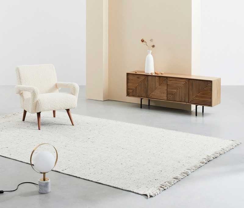 Drewniana komoda Darsey Szafka telewizyjna RTV 140x32,5x53cm Bizzotto