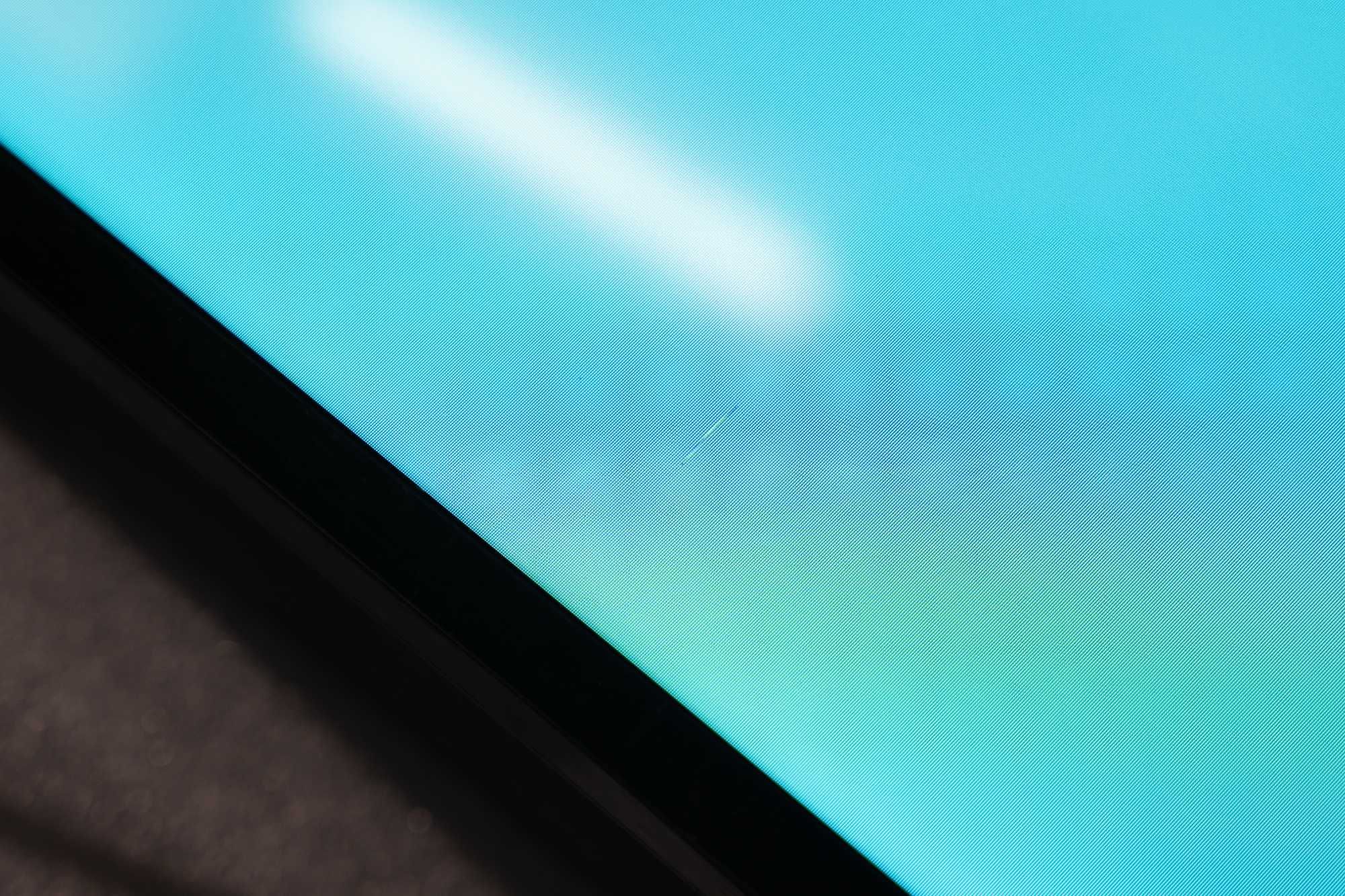 Samsung LH32DMEPLC 32” – sprawny, rysa widoczna na czarnym