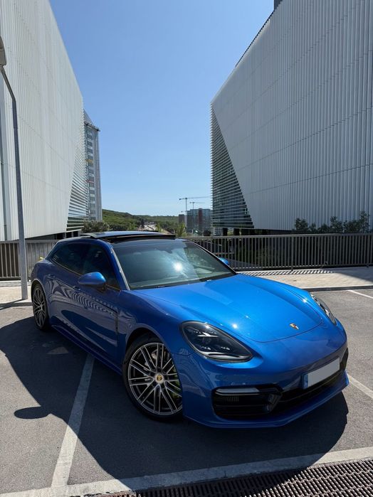 Porsche Panamera Sport Turismo 4 E-Hybrid Platinum Edition
