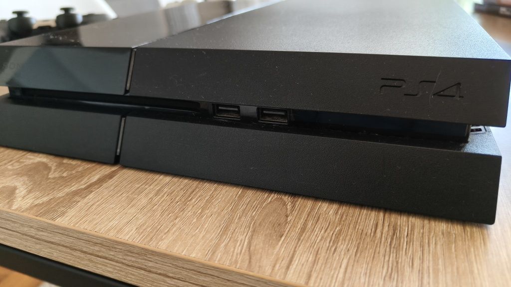 PS4 Como Nova com volante e jogos