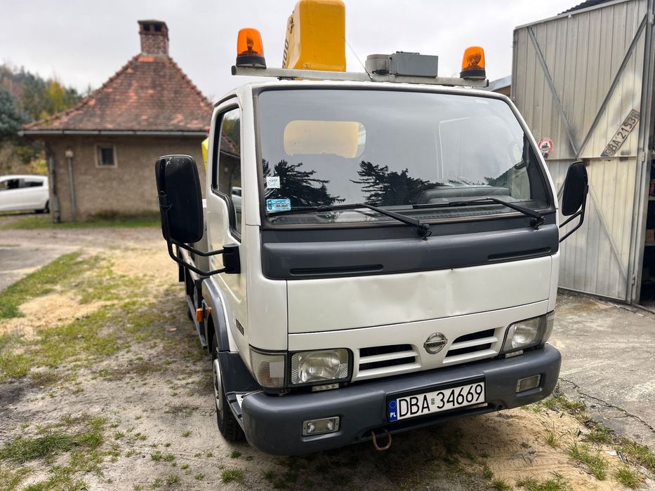 Nissan Kabstar  Podnośnik Dźwig Osobowy Zwyżka ważne UDT i przegląd
