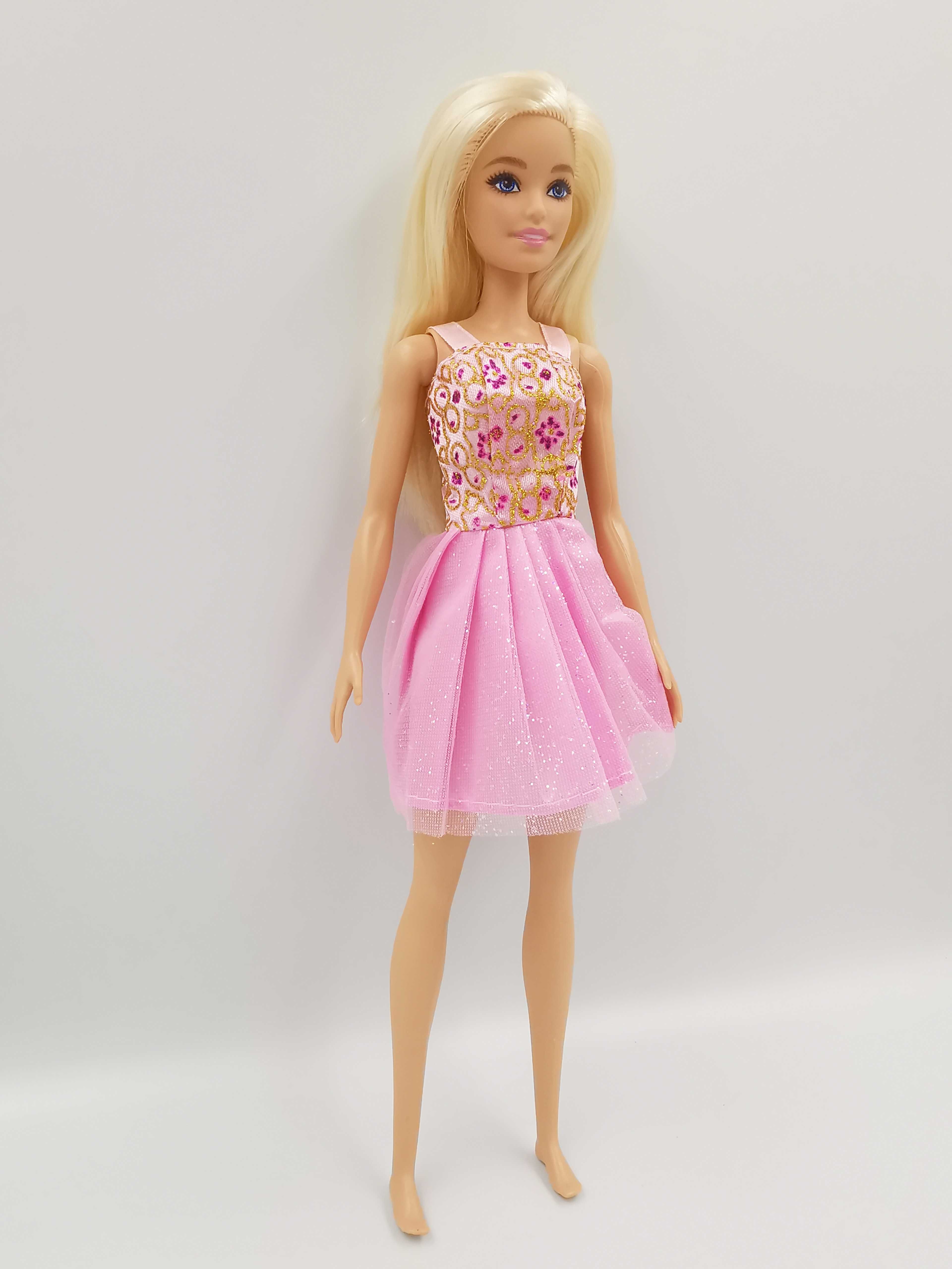 Zestaw ubranek sukienki na blistrze na lalki Barbie