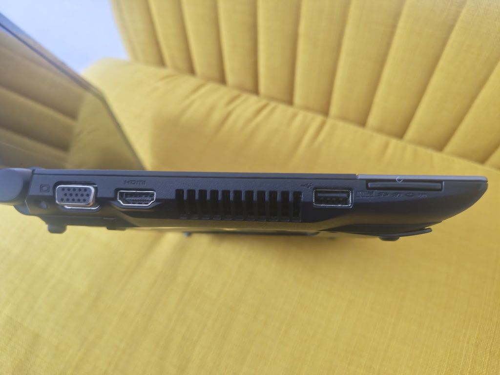 Laptop Acer Aspire One ZH9