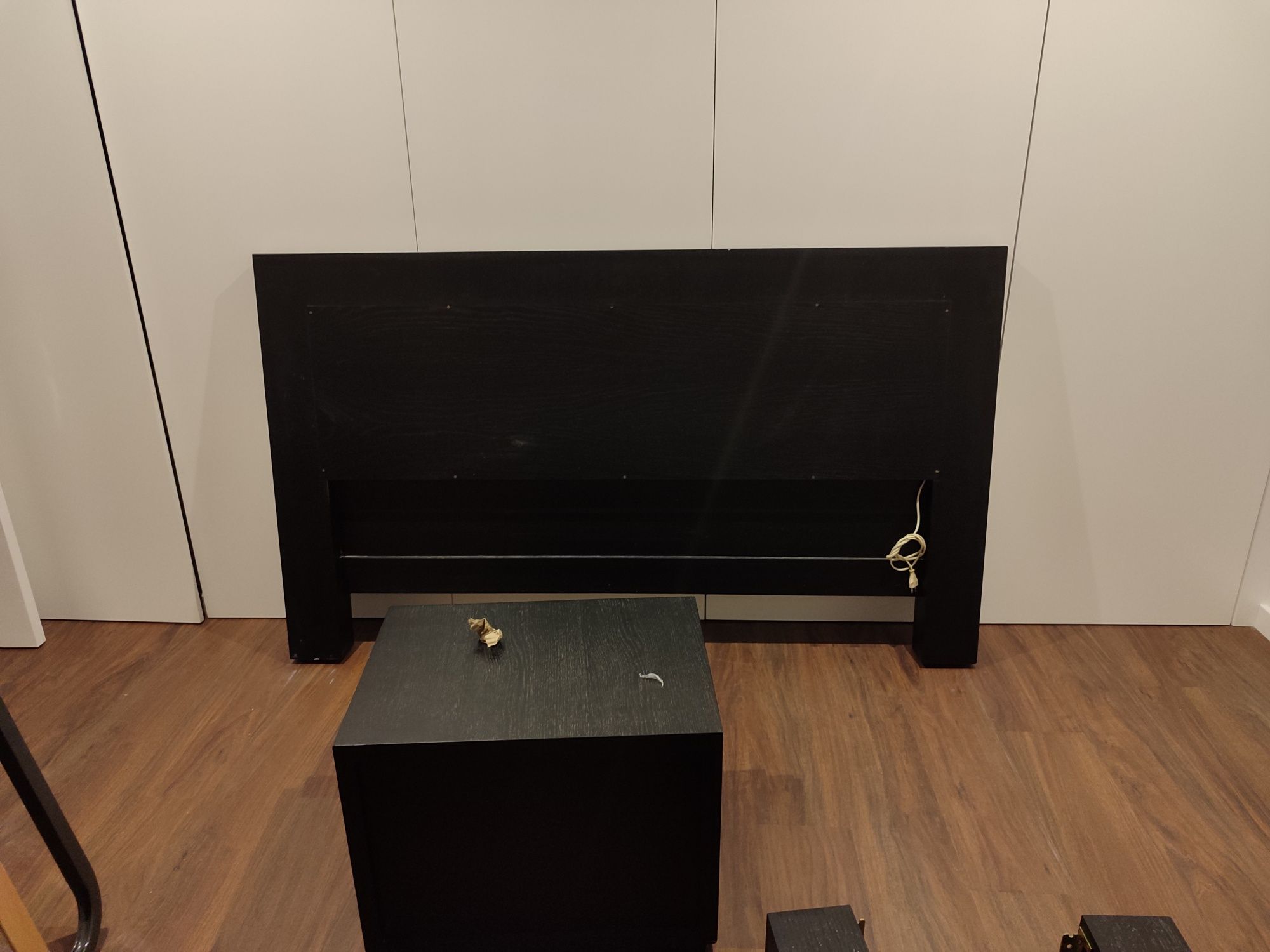 Quarto moderno completo (cama + estrado + mesas de cabeceira + aparado