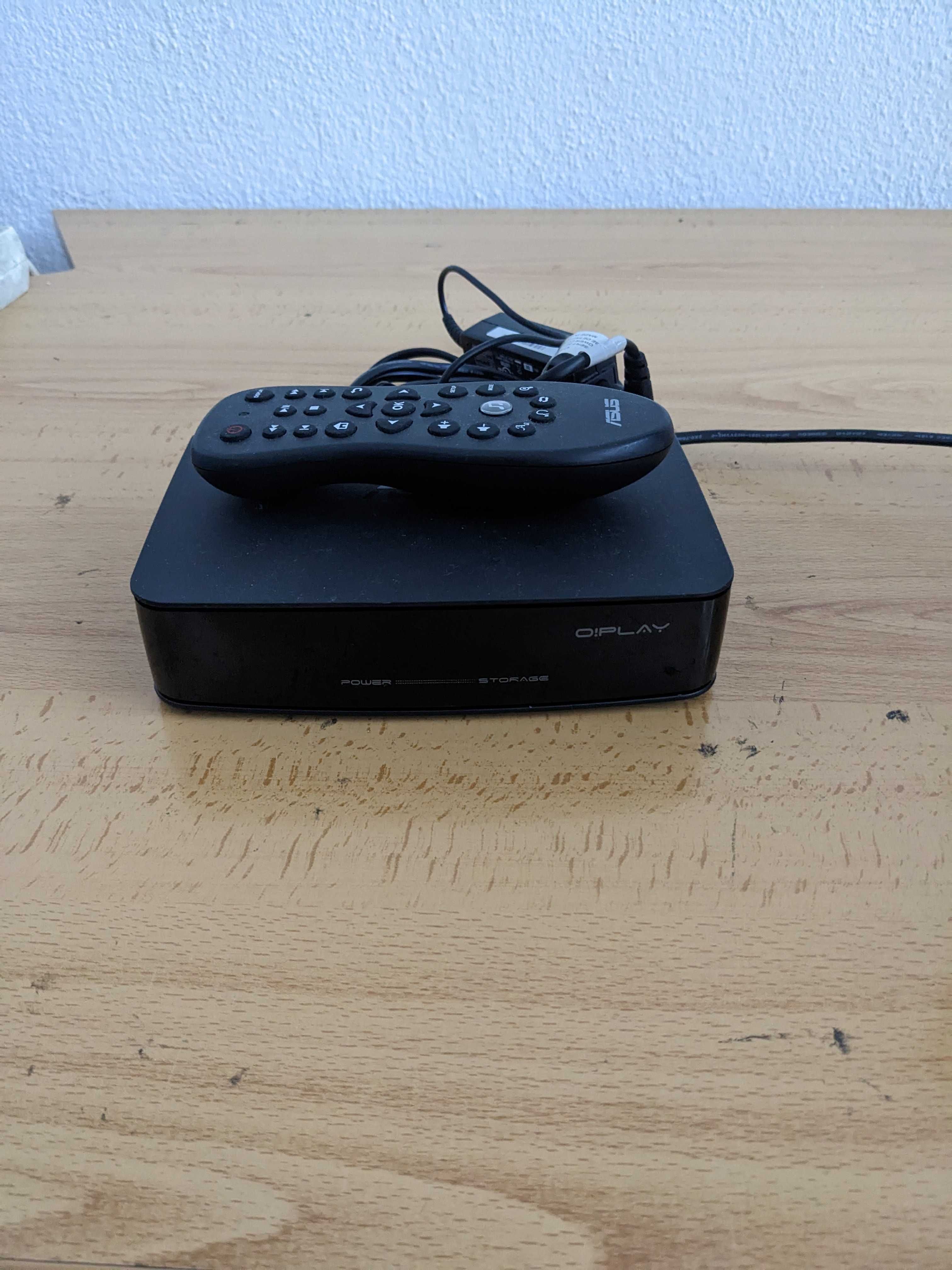 Televisão LG com comando e acessórios
