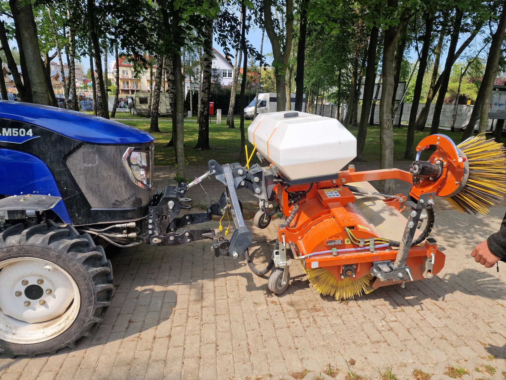 Zamiatanie ulic, paców budowy, odśnieżanie