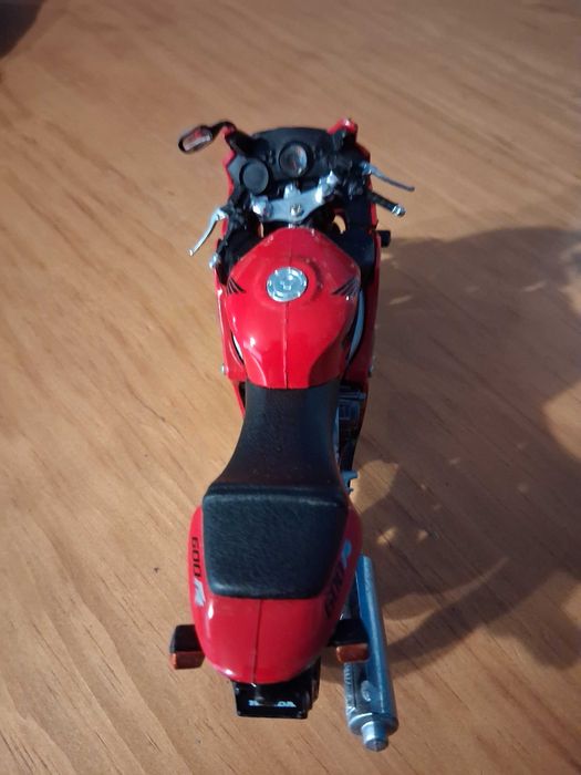 Miniatura Honda CBR 600 F4 escala 1:24