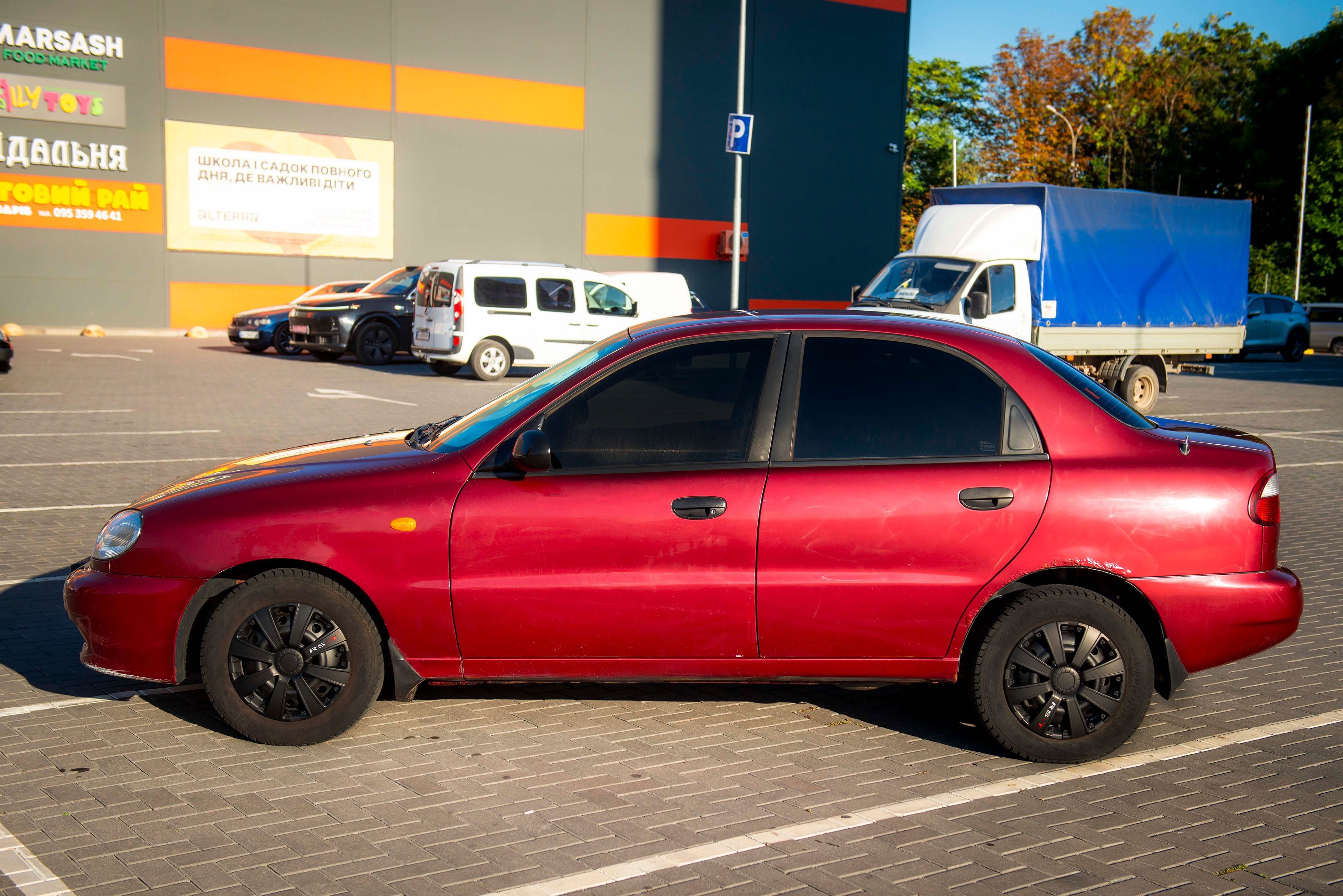 Продається Daewoo Lanos 1998 р.в. вишневого кольору