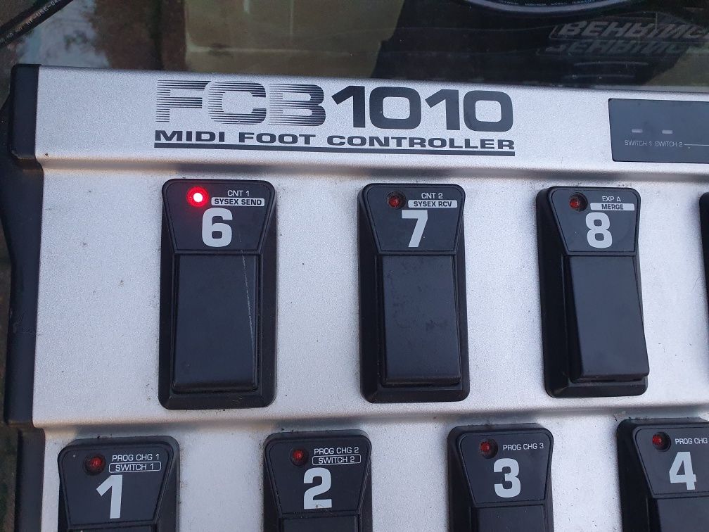 Behringer FCB1010 - kontroler nożny MIDI