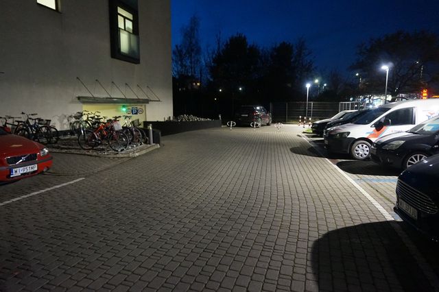 Parking podziemny w centrum monitorowany 24 H wraz z rowerownią .