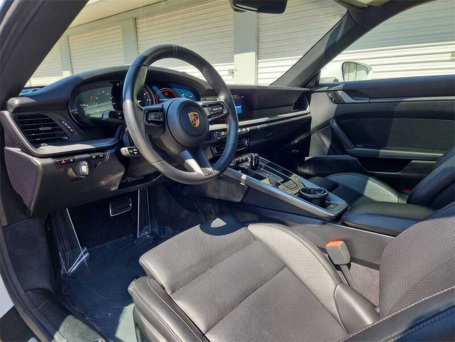 Porsche 911 Carrera S      2020